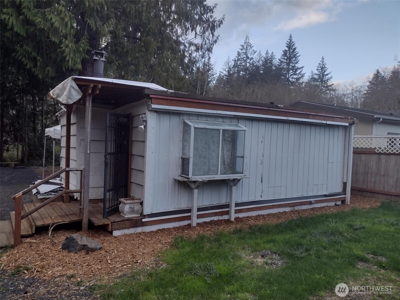 581 E Lakeshore Drive Property Photo 1