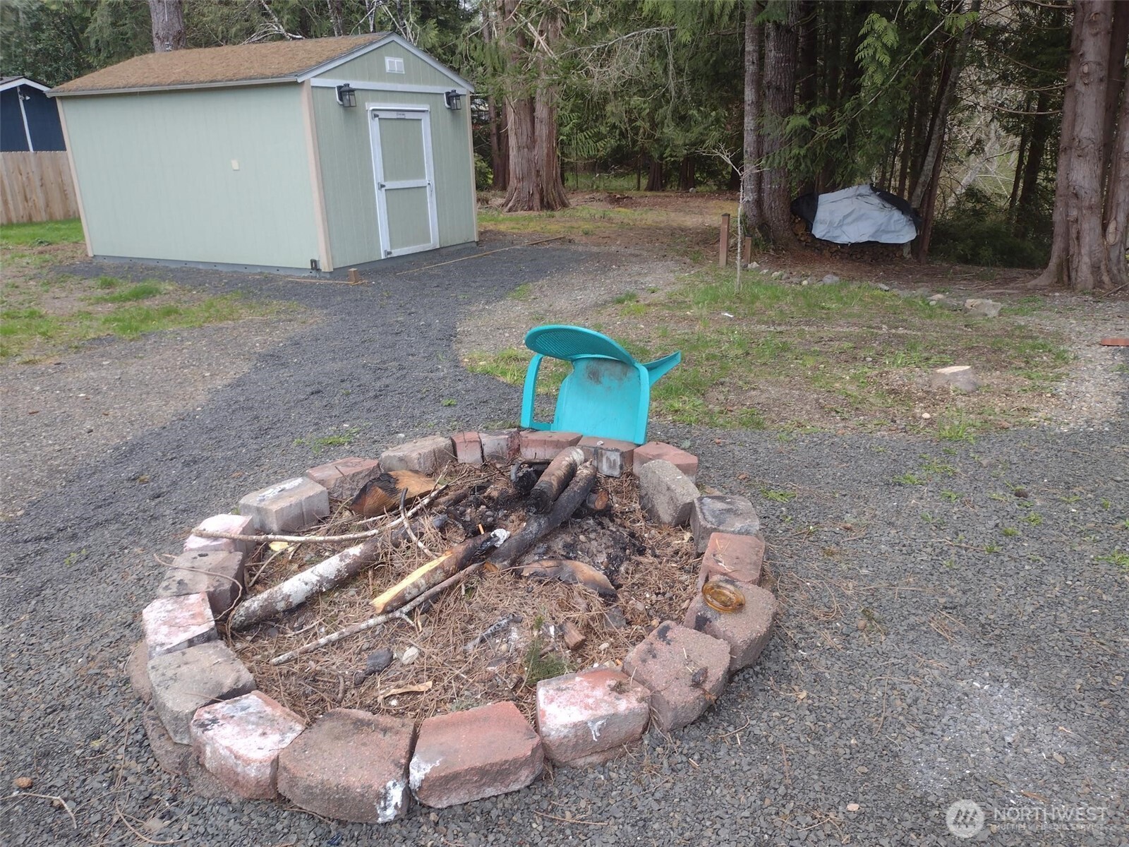 581 E Lakeshore Drive Property Photo 4