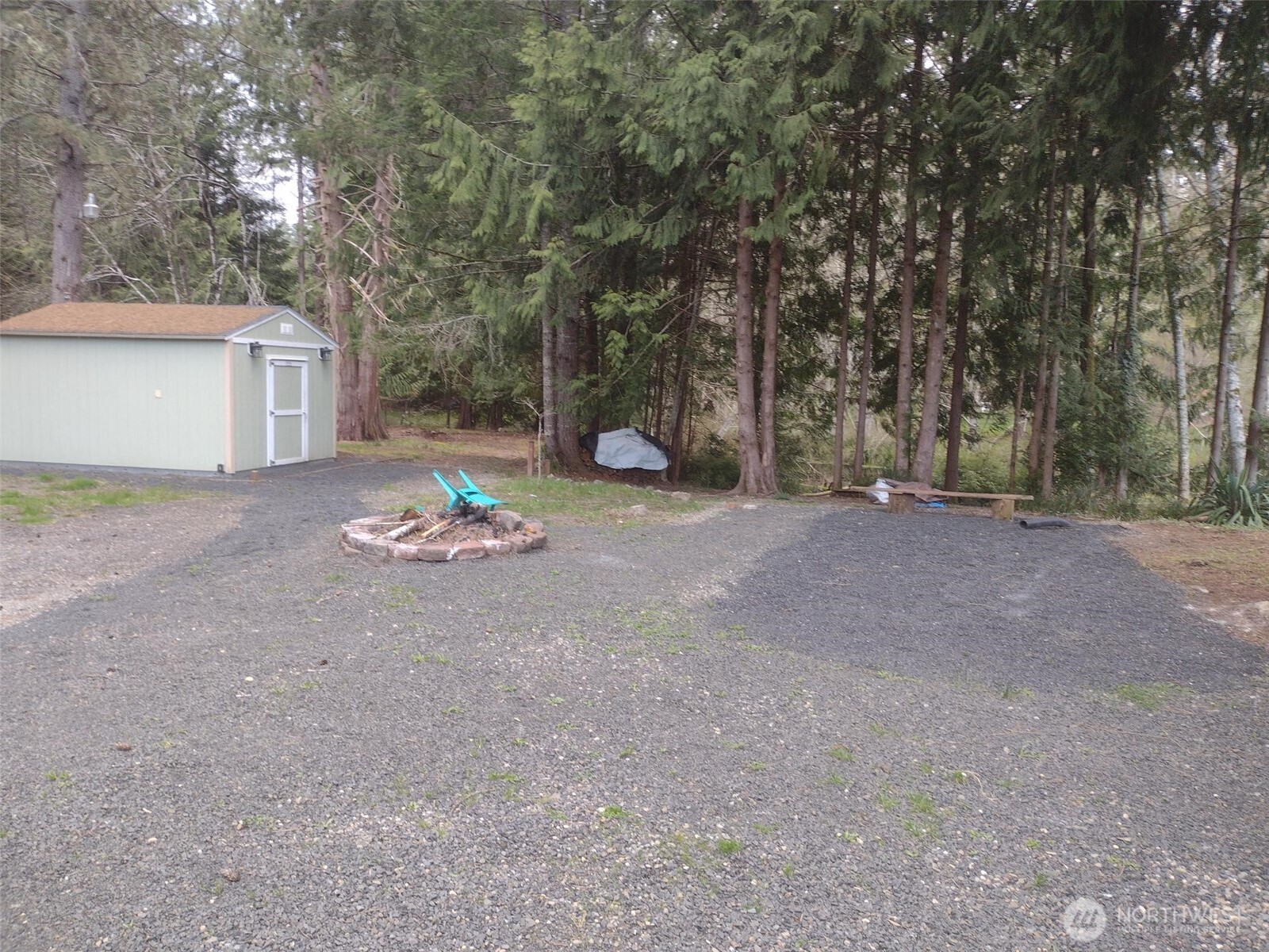 581 E Lakeshore Drive Property Photo 5