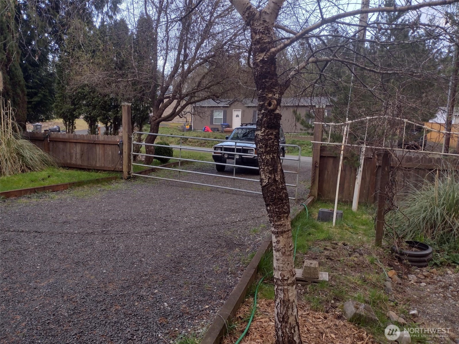 581 E Lakeshore Drive Property Photo 26