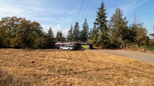 2413 E Sunset Drive Property Photo 7