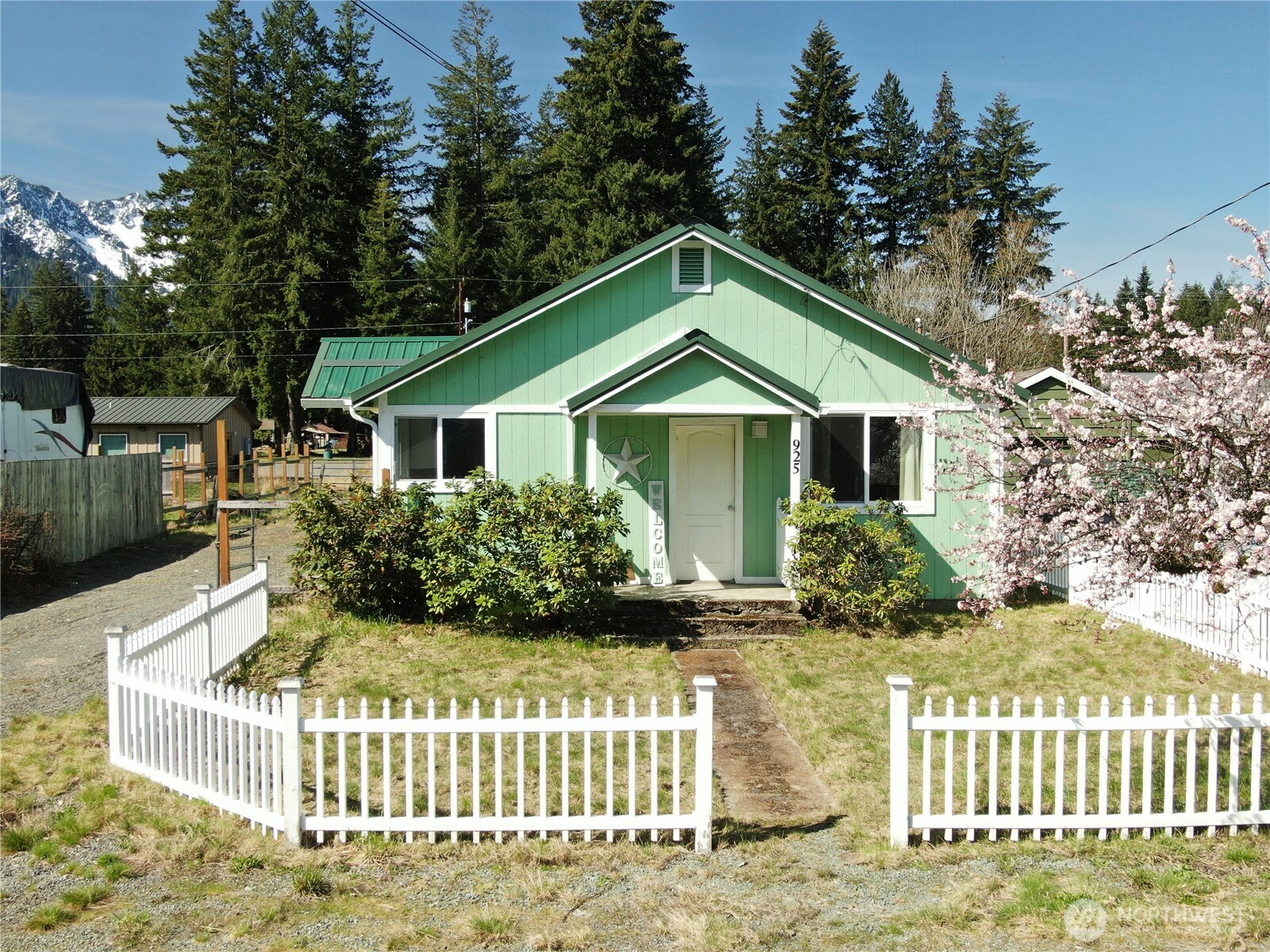 925 Montague Avenue Property Photo