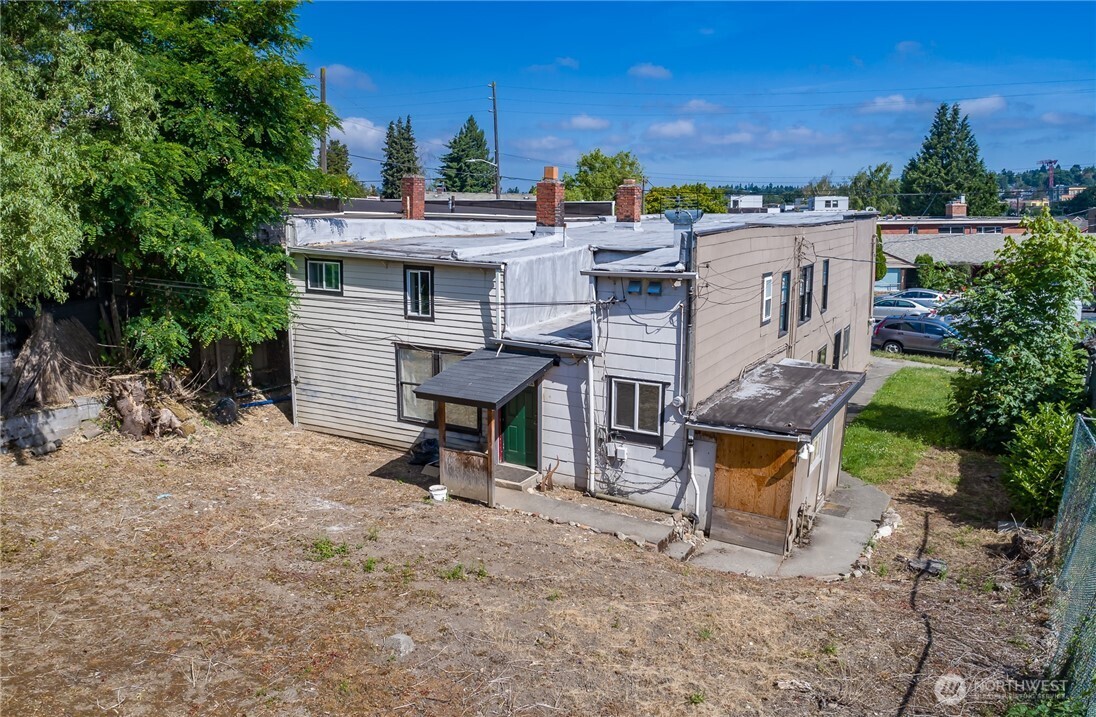 305 Ne 65th Street Property Photo 4