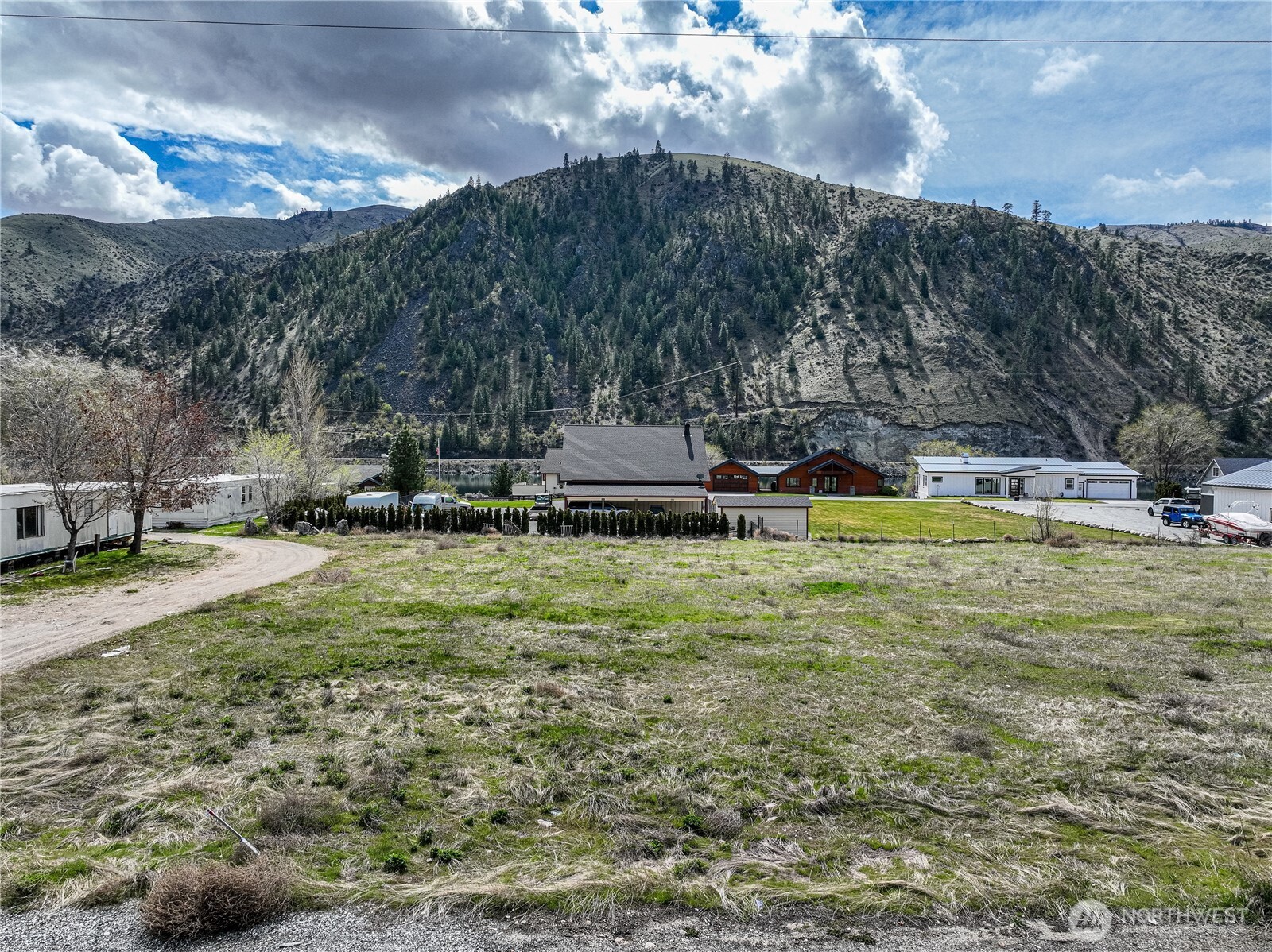 3920 Stayman Flats Road Property Photo 4