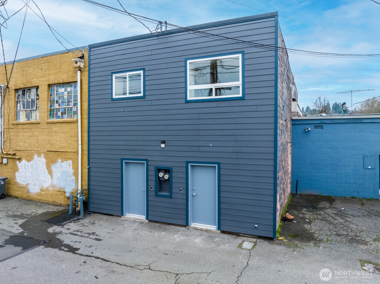 317 W Railroad Avenue B Property Photo