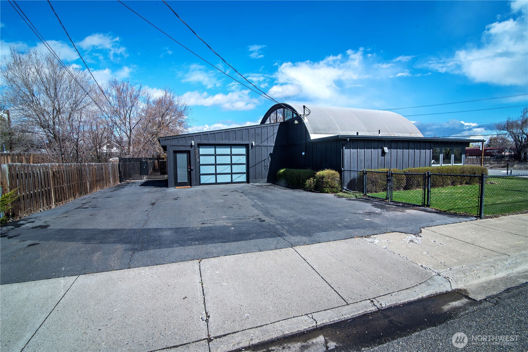 503 N Railroad Avenue Property Photo 4
