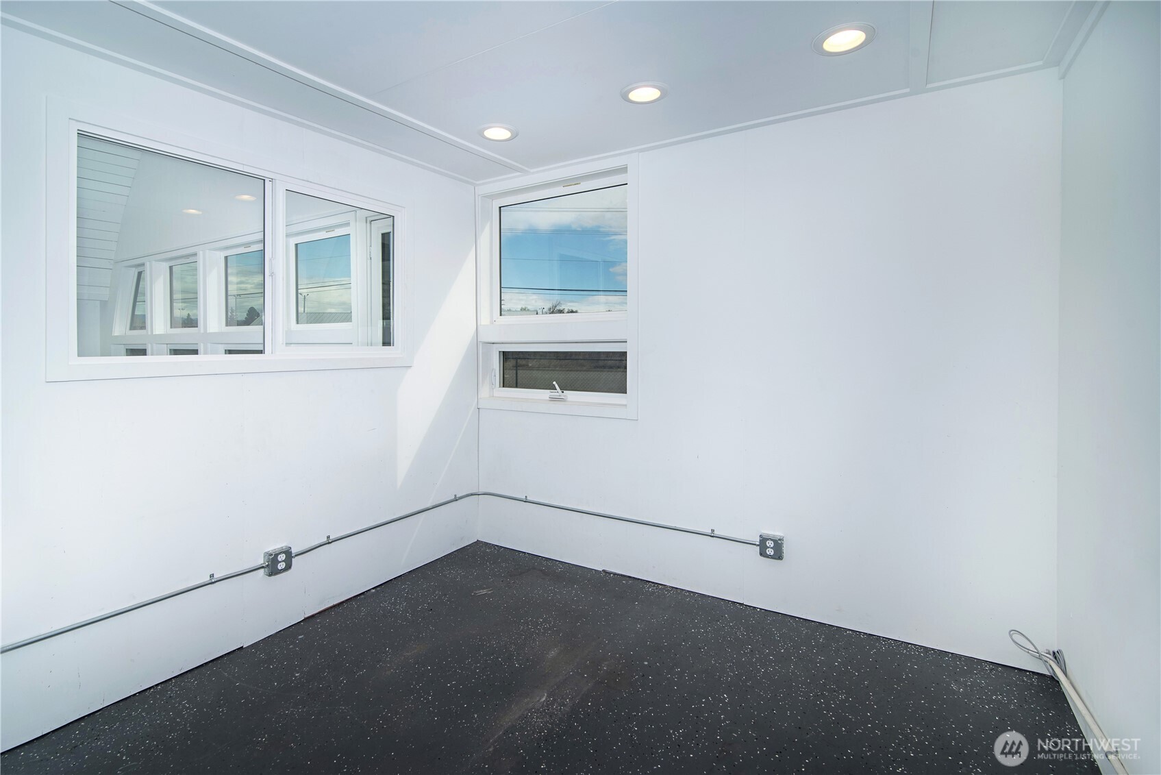 503 N Railroad Avenue Property Photo 11