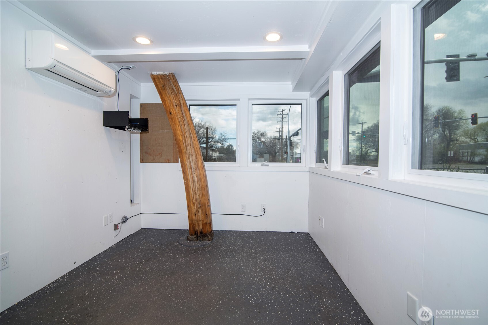 503 N Railroad Avenue Property Photo 12
