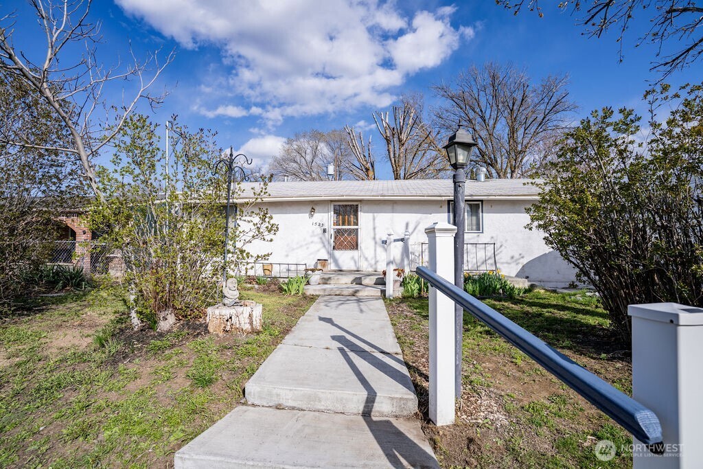1523 N Daniel Street Property Photo