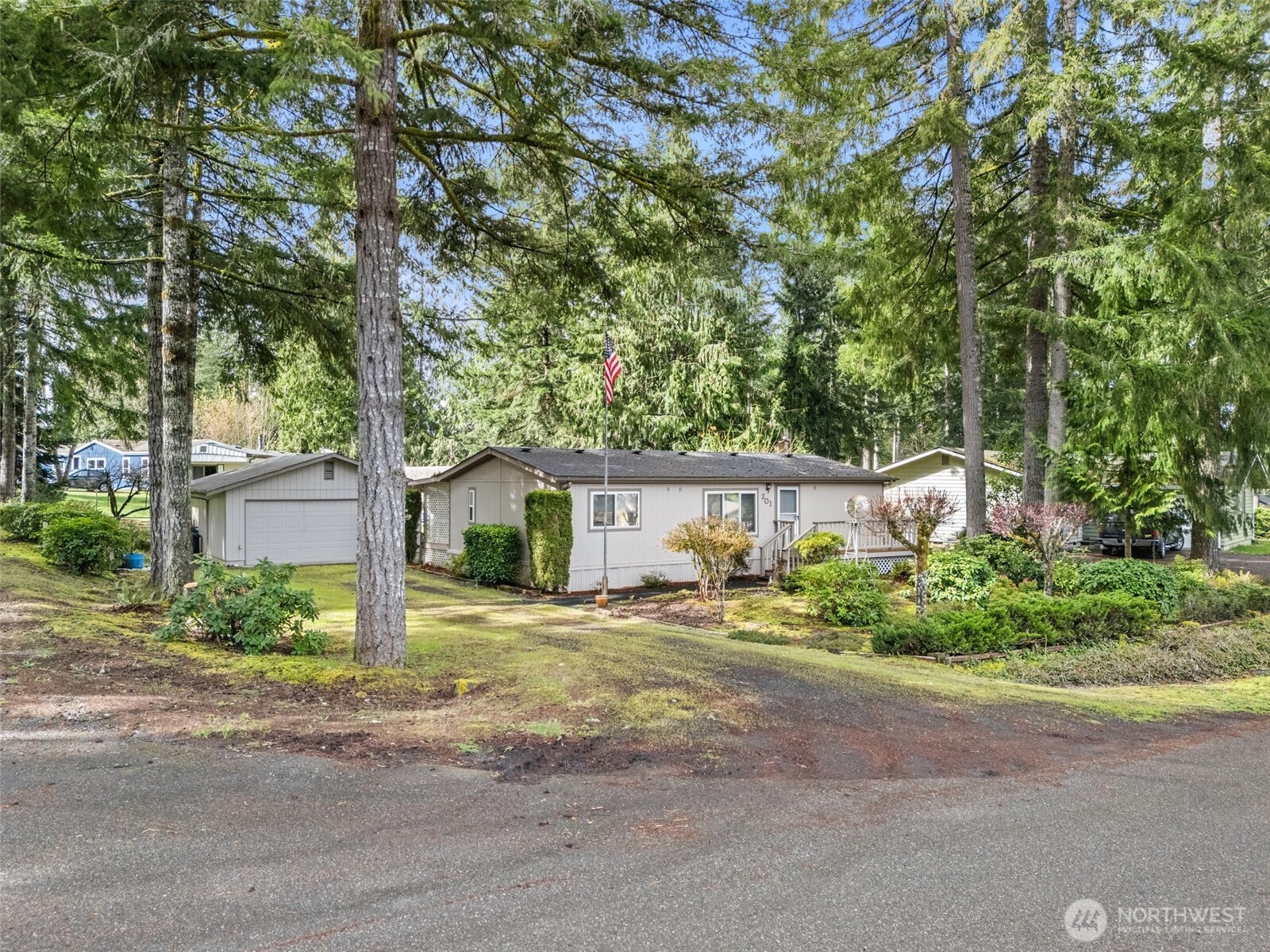 201 Se Clematis Avenue Property Photo