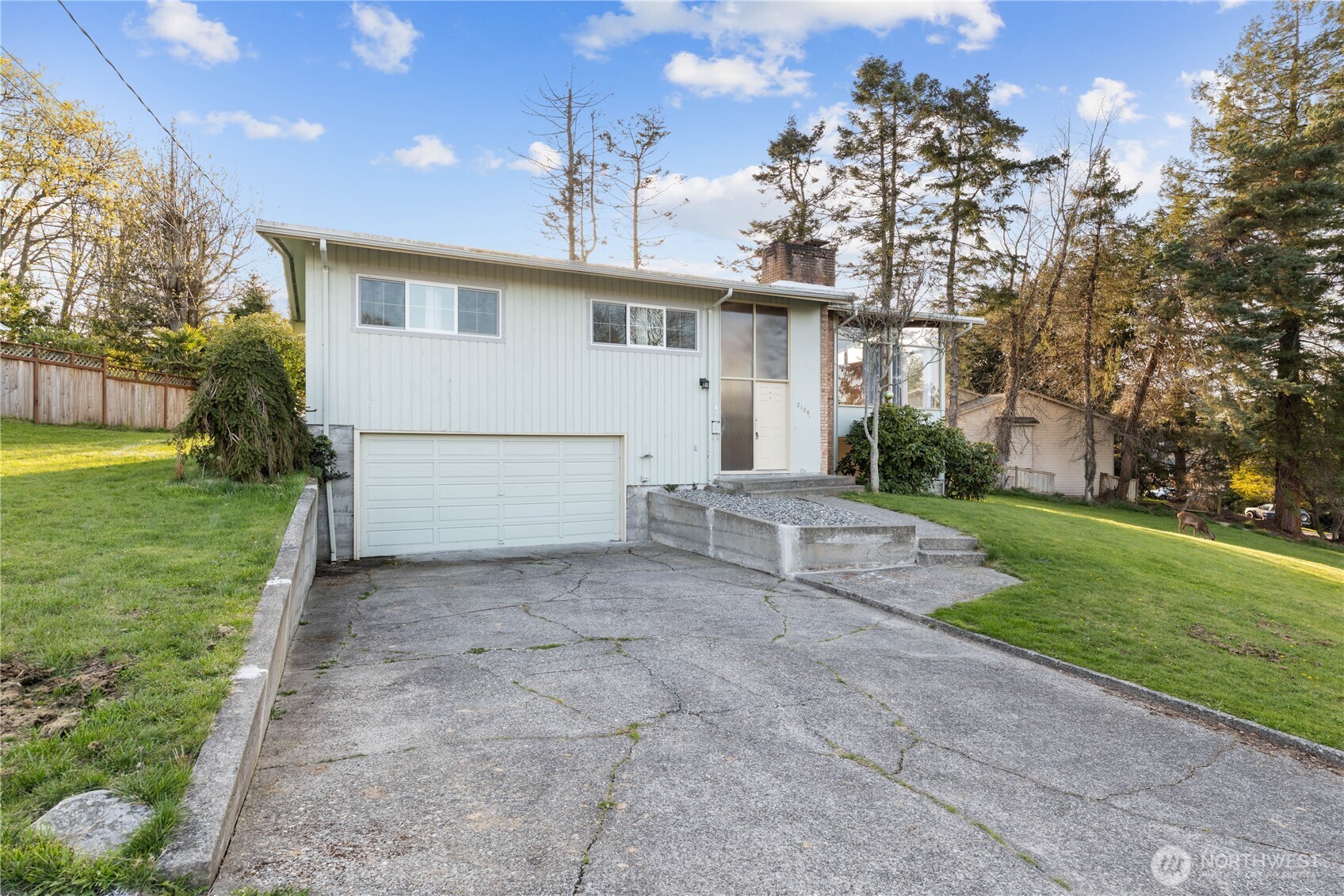 2104 E Avenue Property Photo