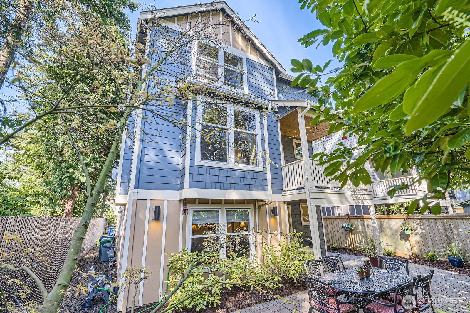 11740 Burke Avenue Property Photo