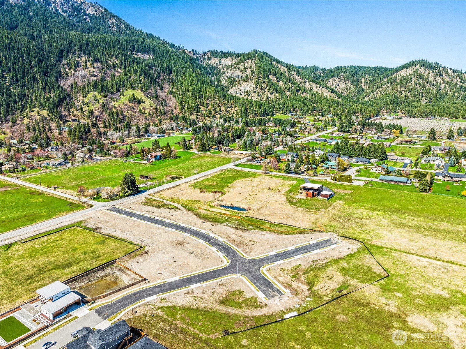 115 Alpenglow Drive Property Photo 8