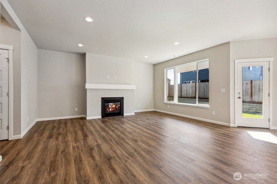 27023 30th Place 18 Property Photo 6