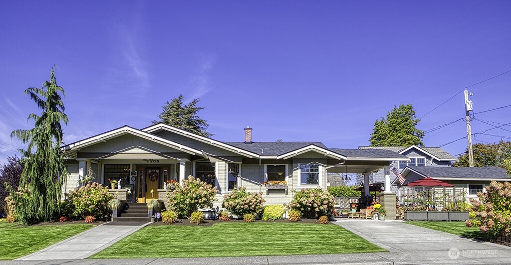 1305 10th Street Property Photo 1