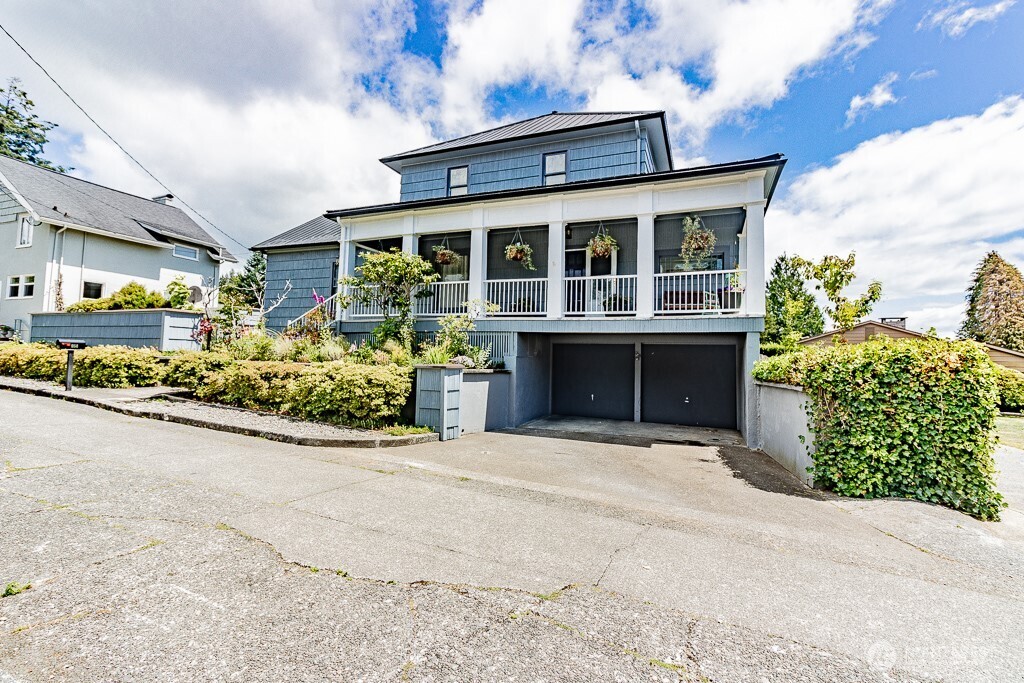954 N Division Street Property Photo