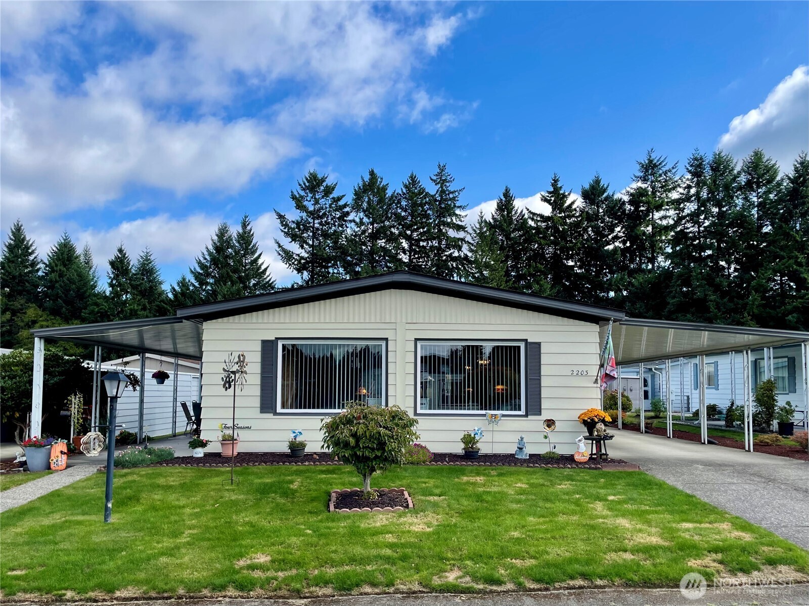 2203 Alonda Lane Property Photo 1