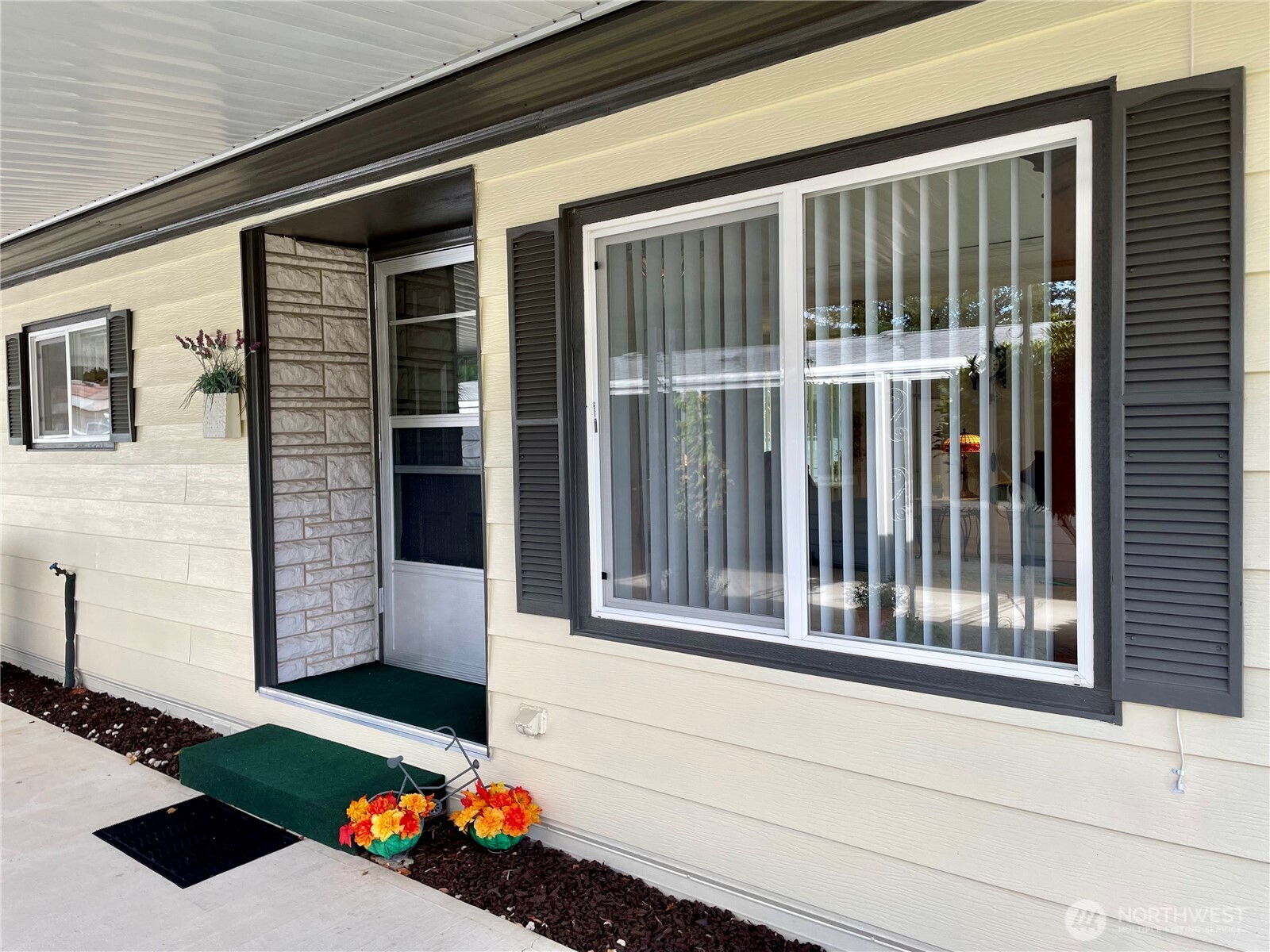 2203 Alonda Lane Property Photo 3