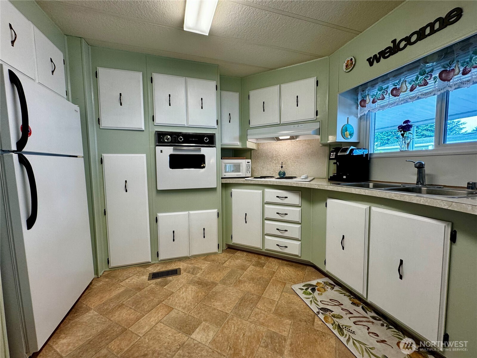 2203 Alonda Lane Property Photo 12