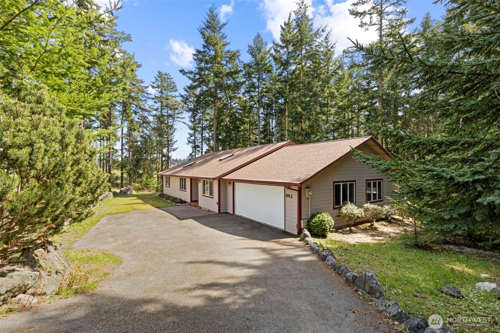3912 Holcomb Property Photo 1