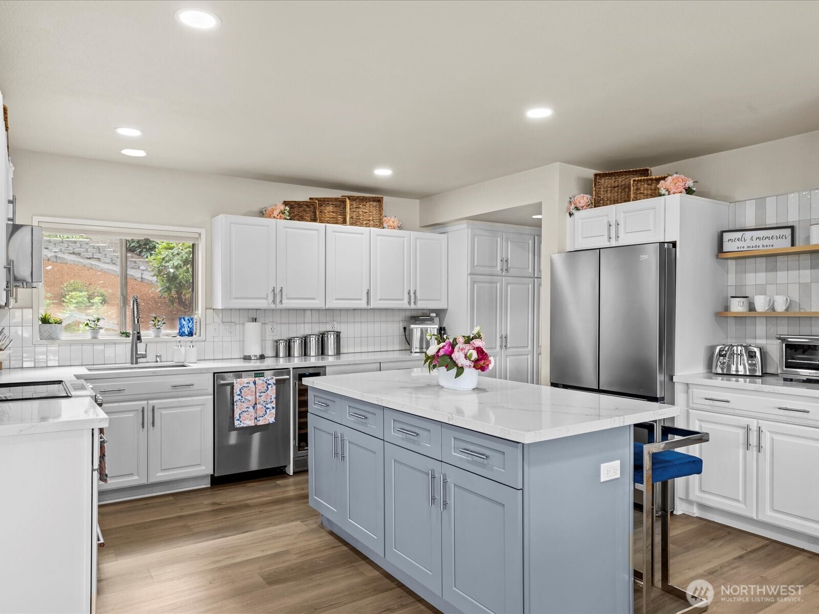 2540 E Phinney Bay Place Property Photo 1