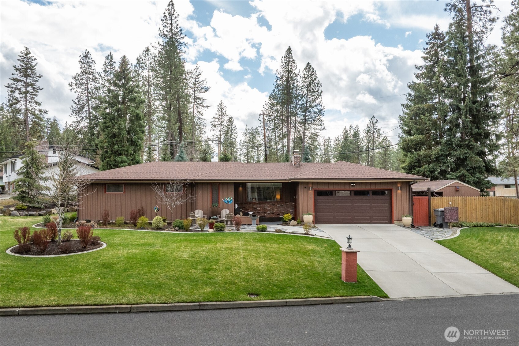 1210 E Greenleaf Dr Property Photo
