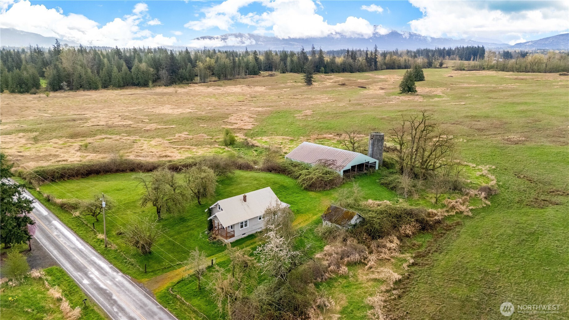 1817 Central Road Property Photo 1
