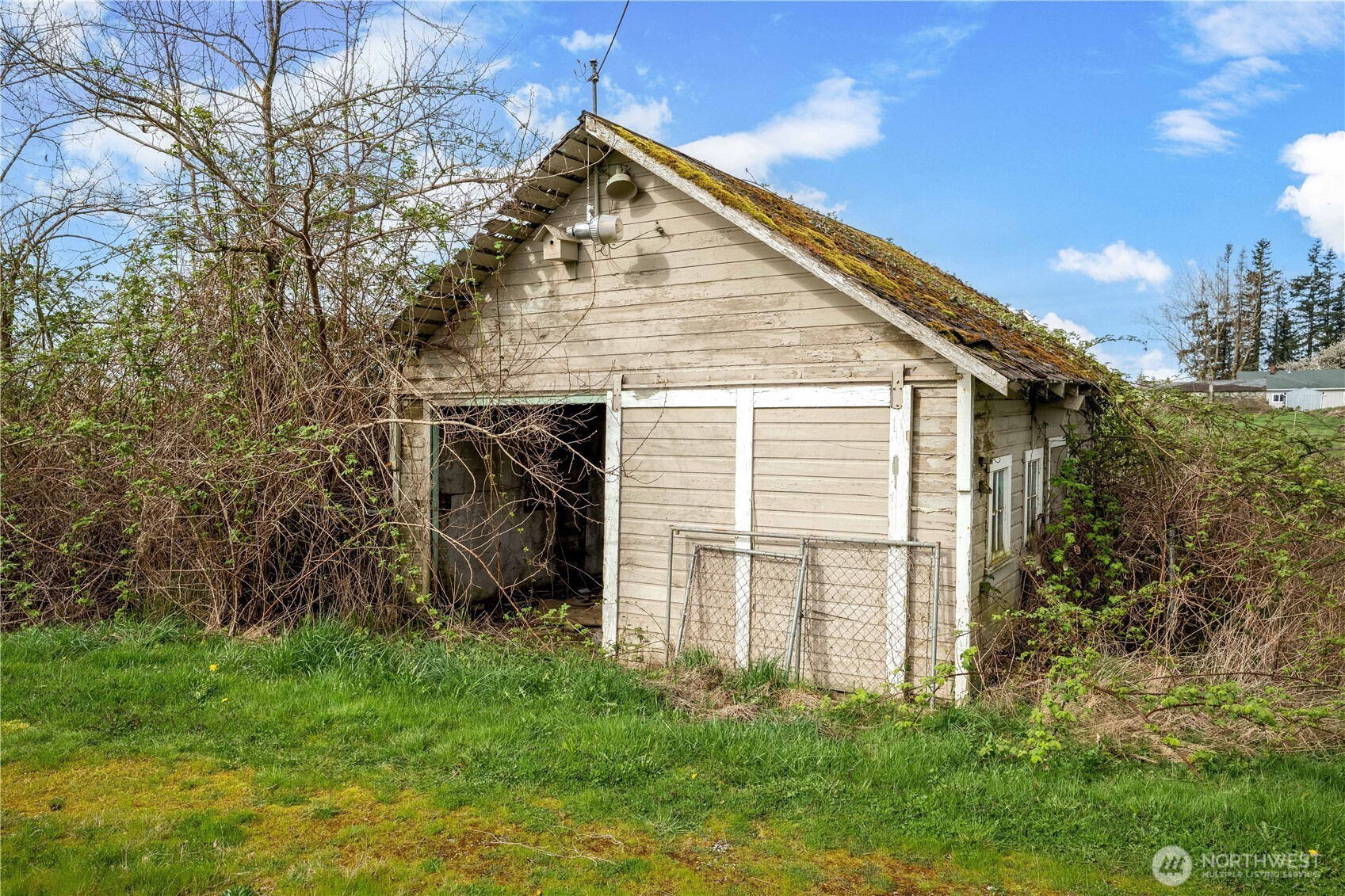 1817 Central Road Property Photo 4