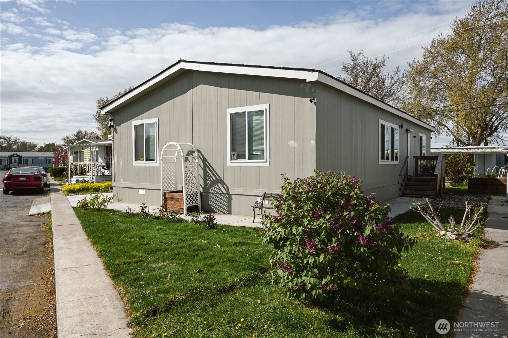 49 Compton Lane Property Photo
