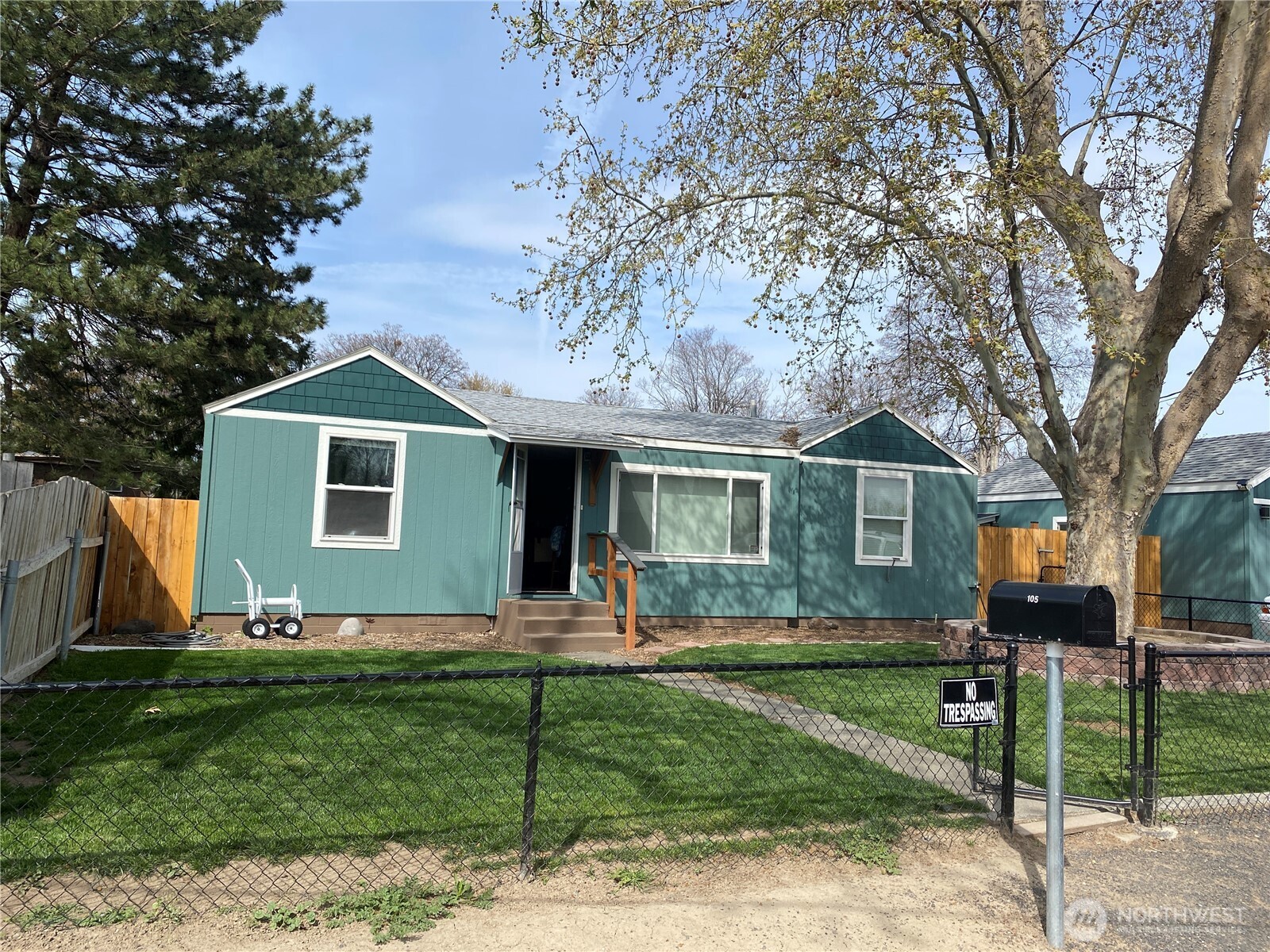 105 E 13th Avenue Property Photo