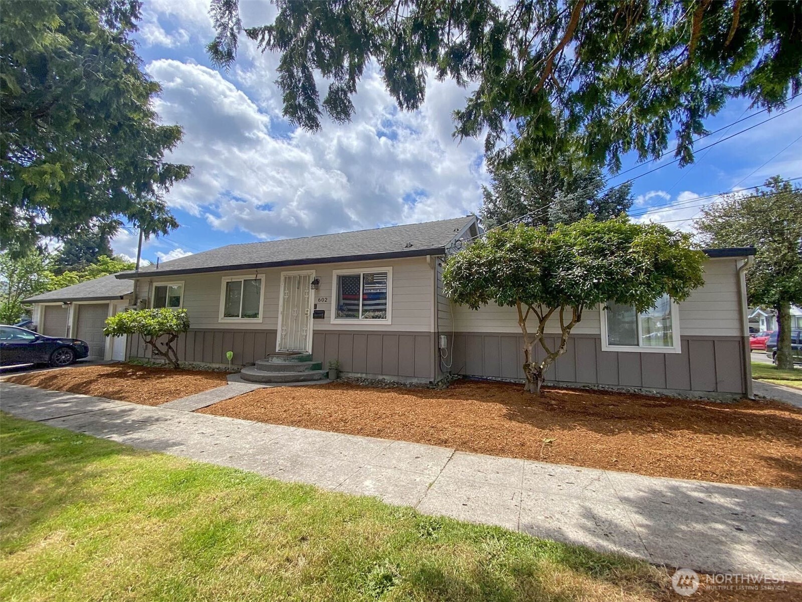 800 S 6th Avenue Property Photo