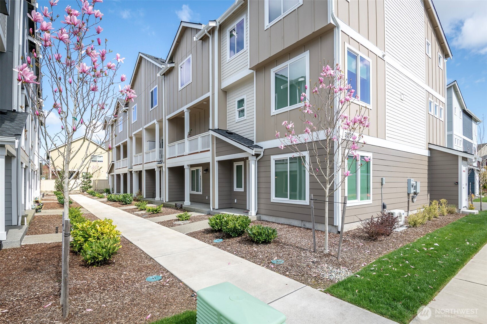 3232 Juno Court E Property Photo 1