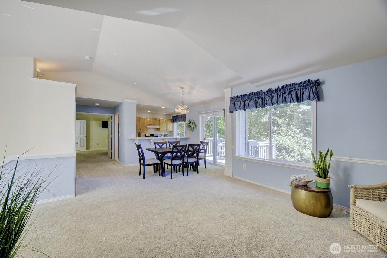 5607 178th Street Property Photo 5