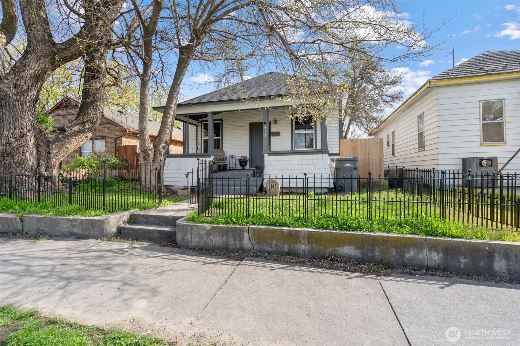 411 W 1st Avenue Property Photo