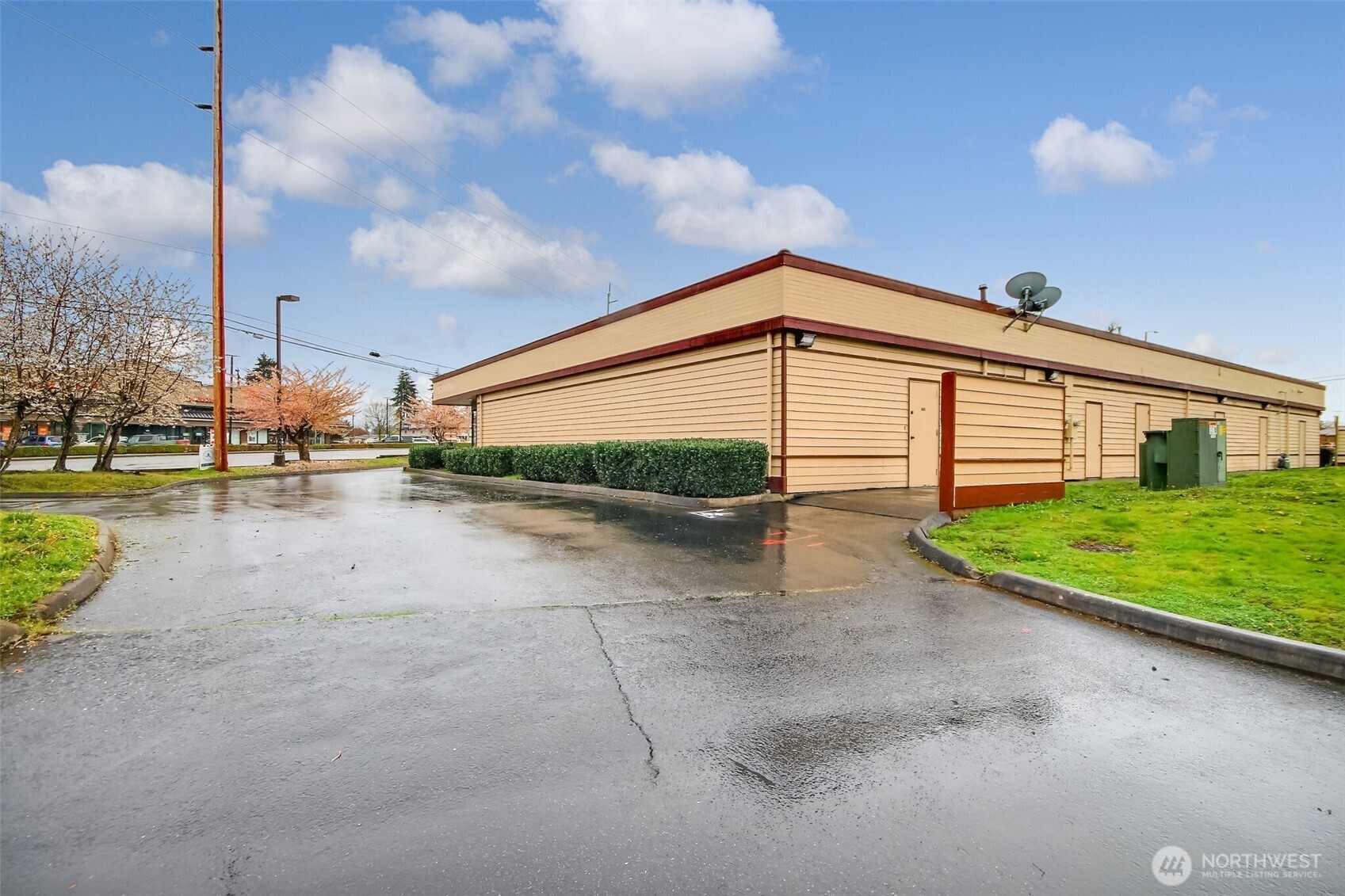 10100 Bridgeport Way Property Photo 13
