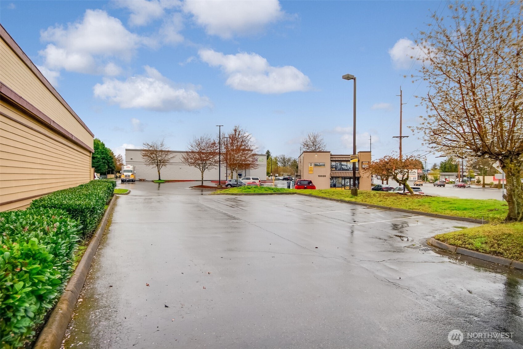 10100 Bridgeport Way Property Photo 15
