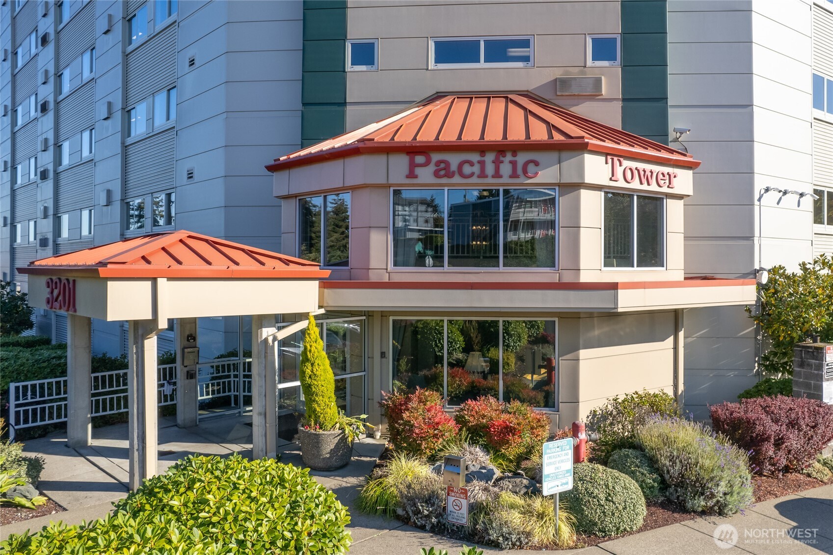 3201 Pacific Ave 1107 Property Photo 2