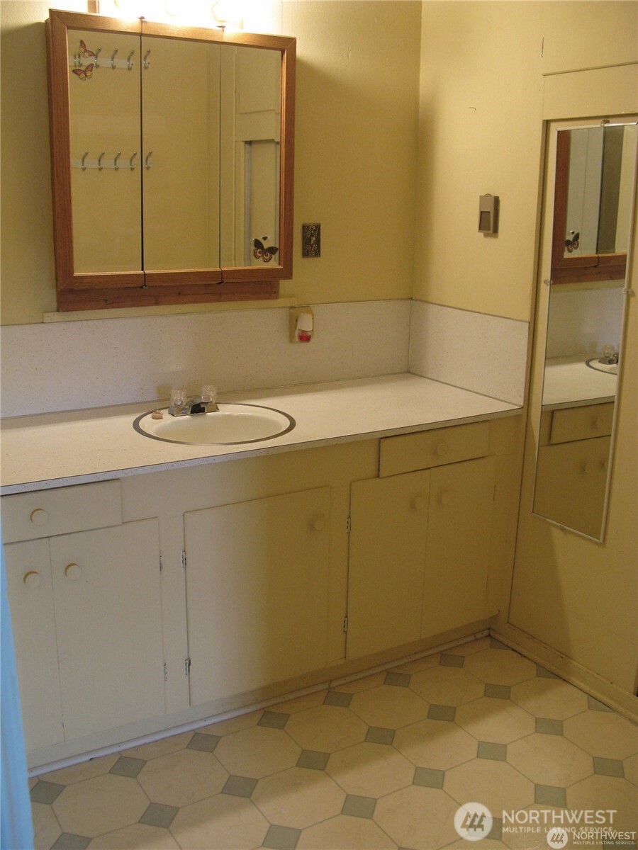 604 1st Street Property Photo 8