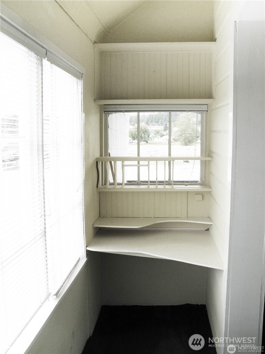 604 1st Street Property Photo 9
