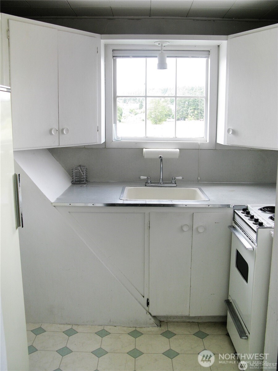 604 1st Street Property Photo 12