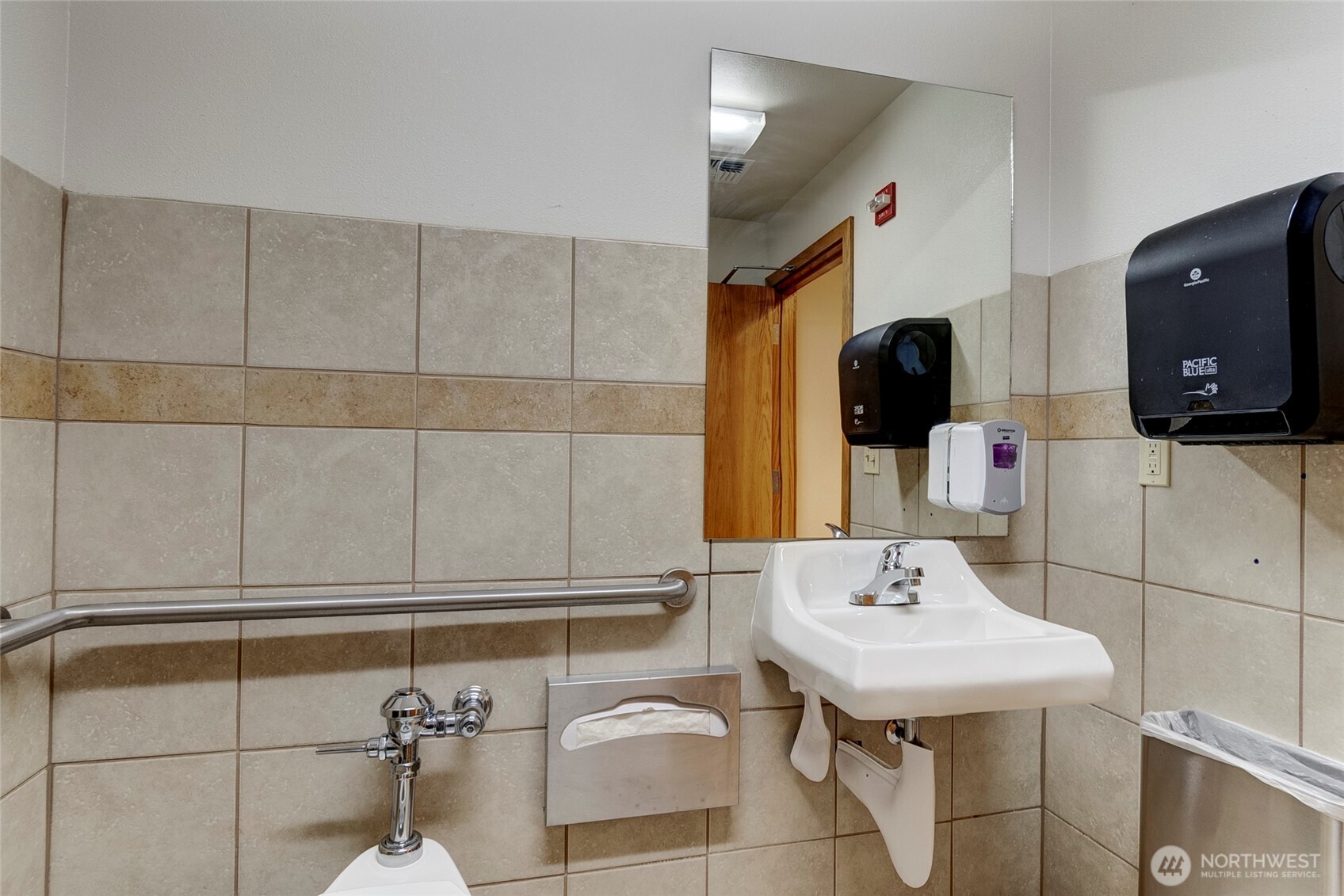 275 Se Pioneer Way 102 Property Photo 18