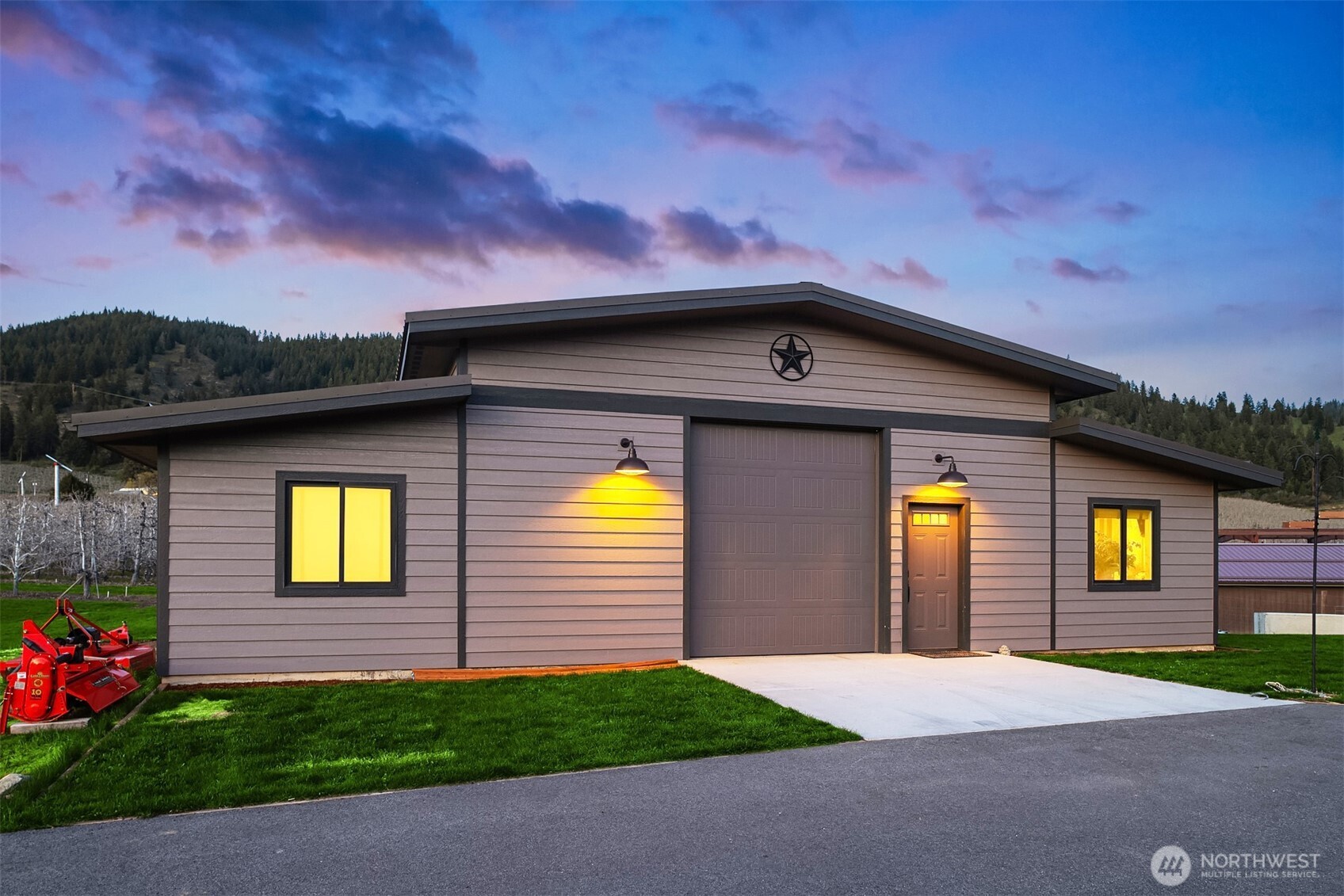 9615 North Road Property Photo 3