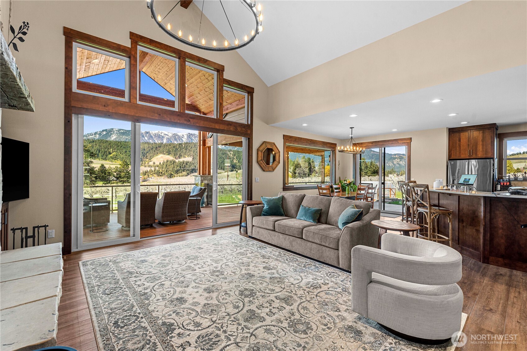 9615 North Road Property Photo 6