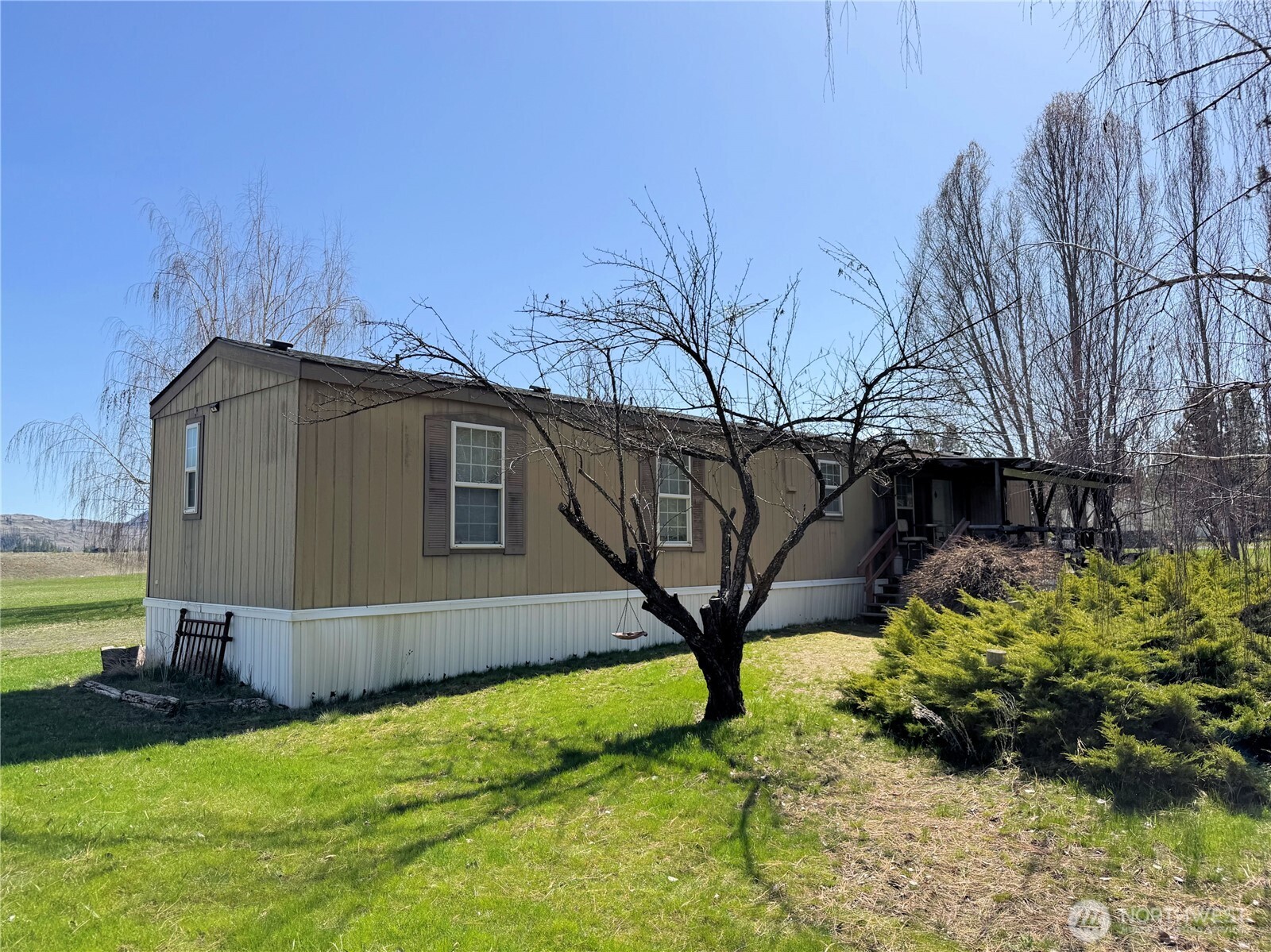 40838 Porcupine Bay Road Property Photo