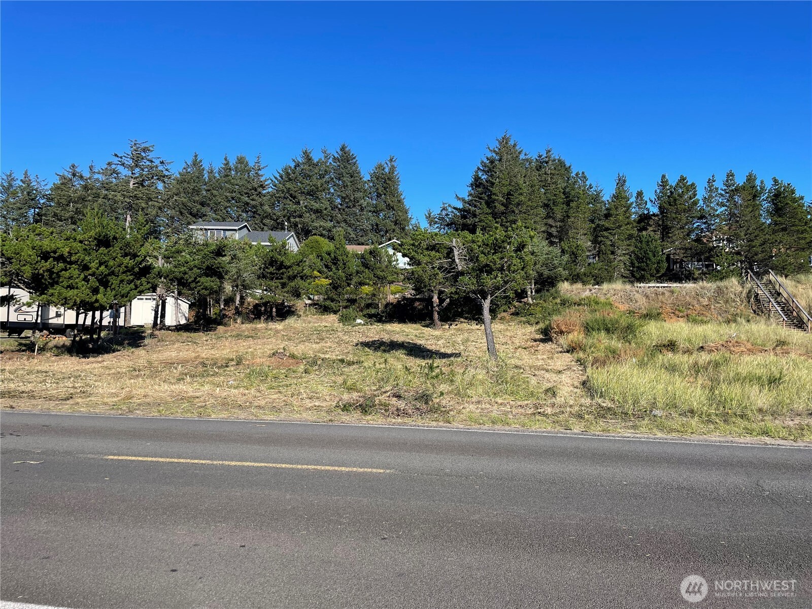 34010 J Pl Property Photo 6