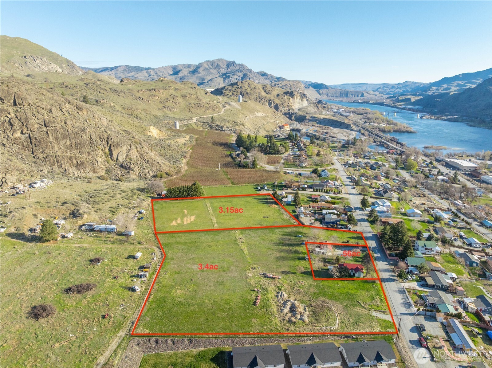 123 Chelan Falls Property Photo 2