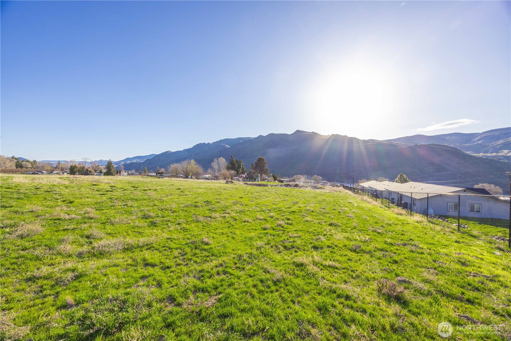 123 Chelan Falls Property Photo 3