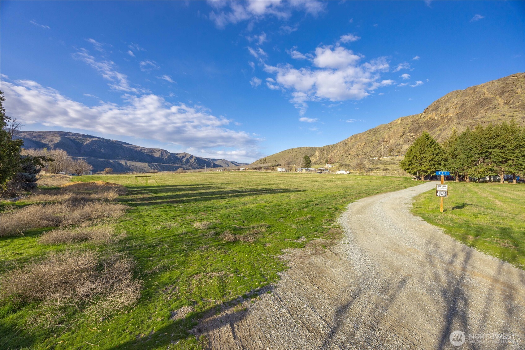 123 Chelan Falls Property Photo 6