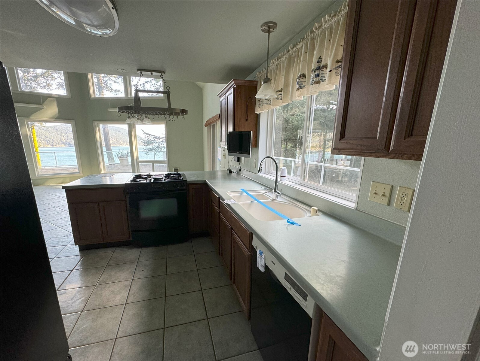 218 Pass View Road Property Photo 8