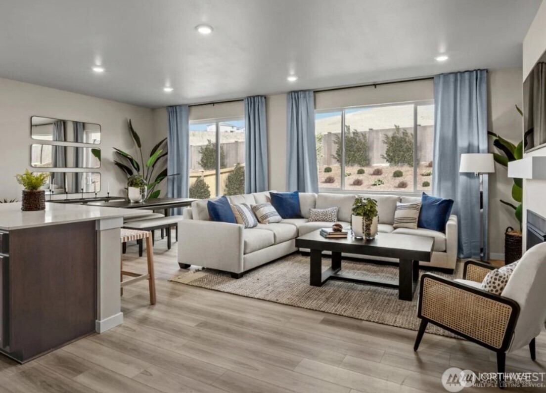 458 185th Street Ct 24 Property Photo 5